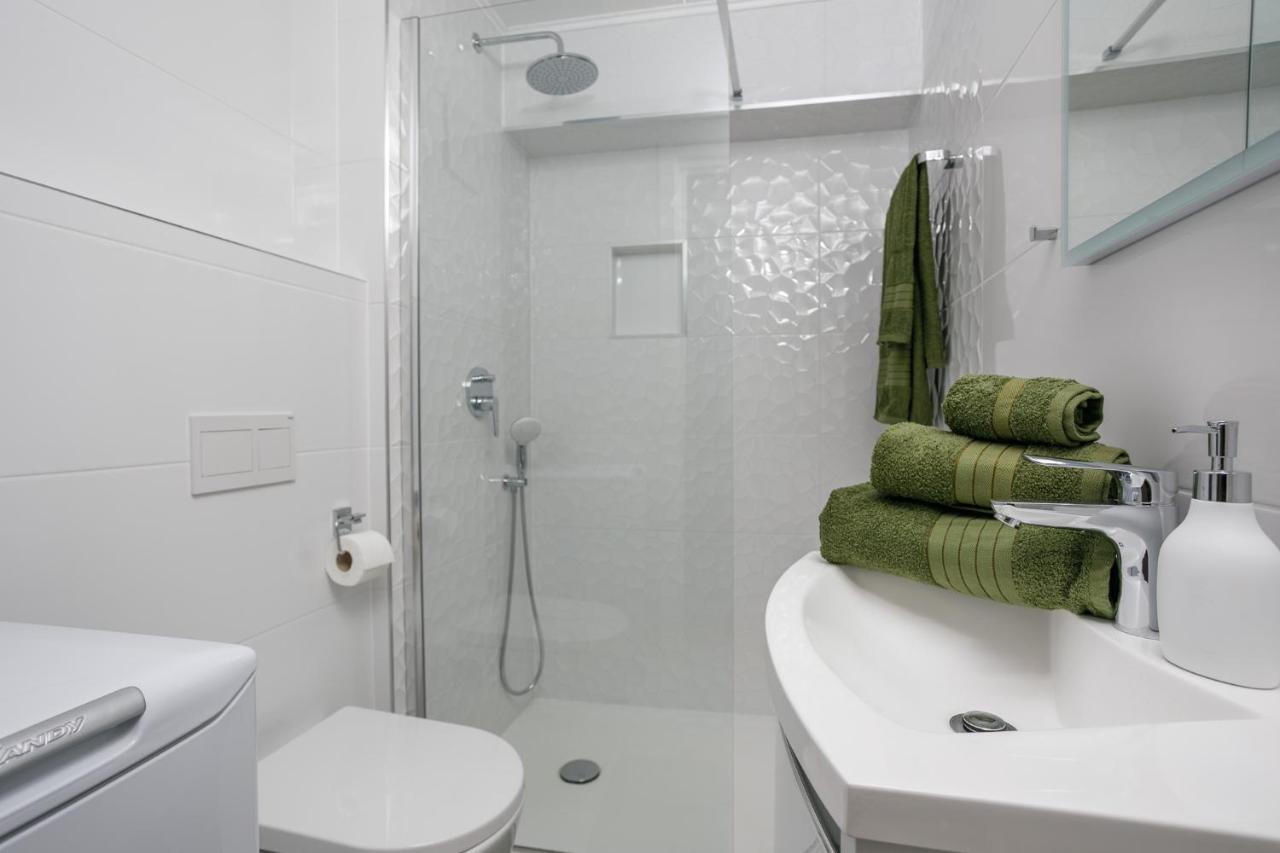 Apartmen Plus U Centru Blizu Plaze ニヴィーチェ エクステリア 写真