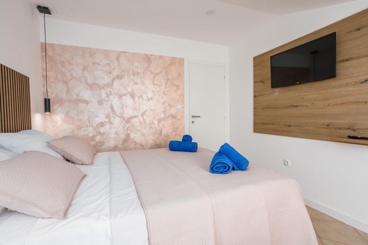 Apartmen Plus U Centru Blizu Plaze ニヴィーチェ エクステリア 写真