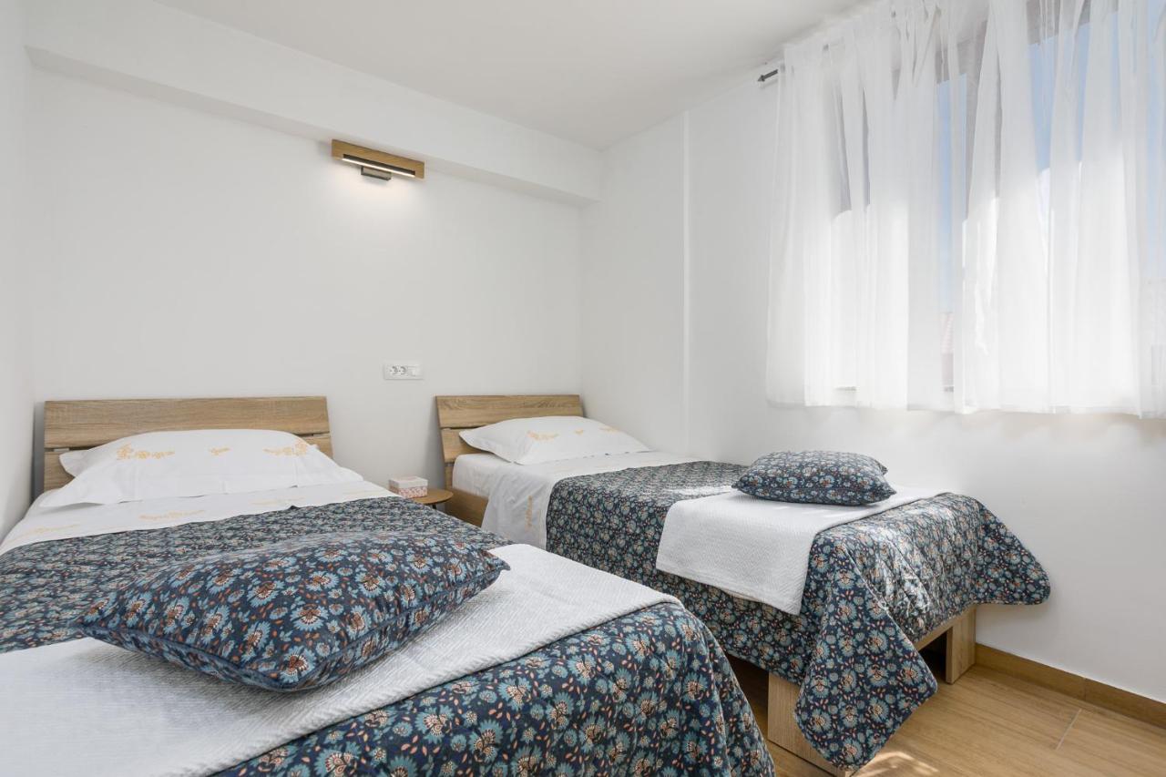 Apartmen Plus U Centru Blizu Plaze ニヴィーチェ エクステリア 写真