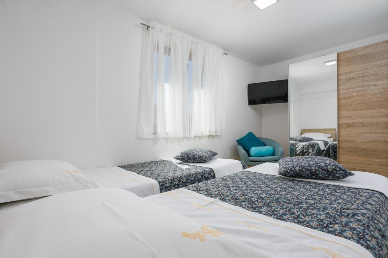 Apartmen Plus U Centru Blizu Plaze ニヴィーチェ エクステリア 写真